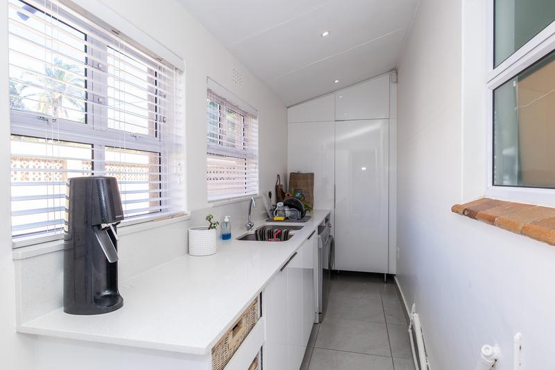 To Let 5 Bedroom Property for Rent in Kirstenhof Western Cape